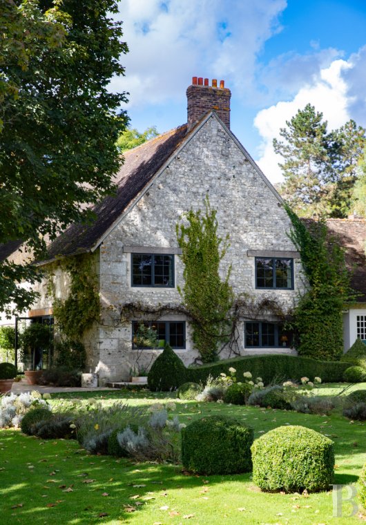 A former tithe barn in Giverny, the birthplace of Impressionism, that hosted painters and artists  - photo  n°2